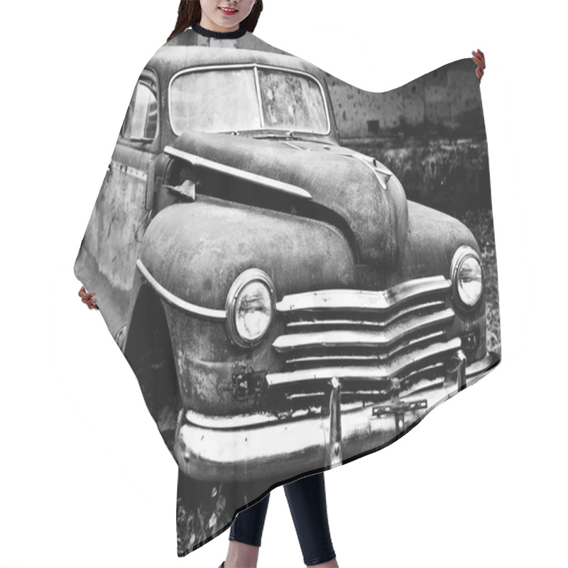 Personality  Grunge And Hight Rusty Old Car.  Hair Cutting Cape