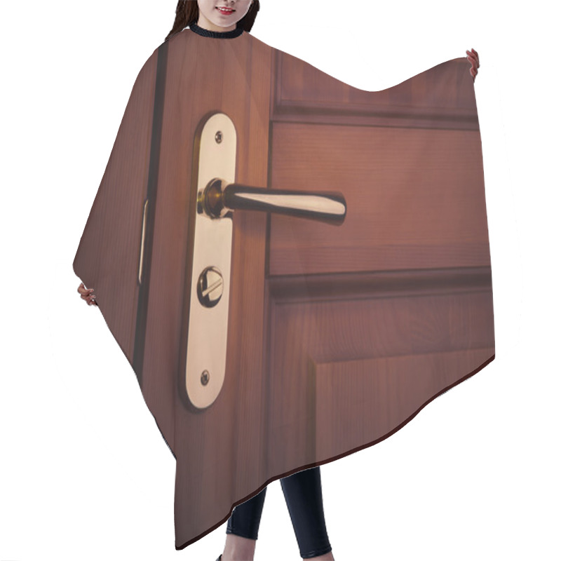 Personality  Wooden Door Hair Cutting Cape