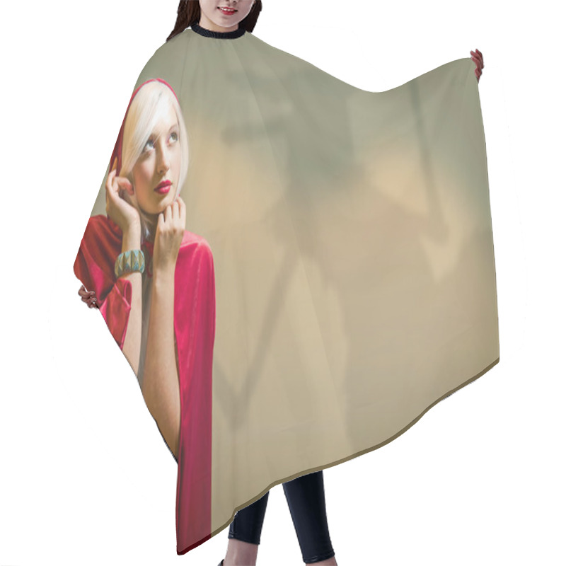 Personality  White Hair And Crown Hair Cutting Cape