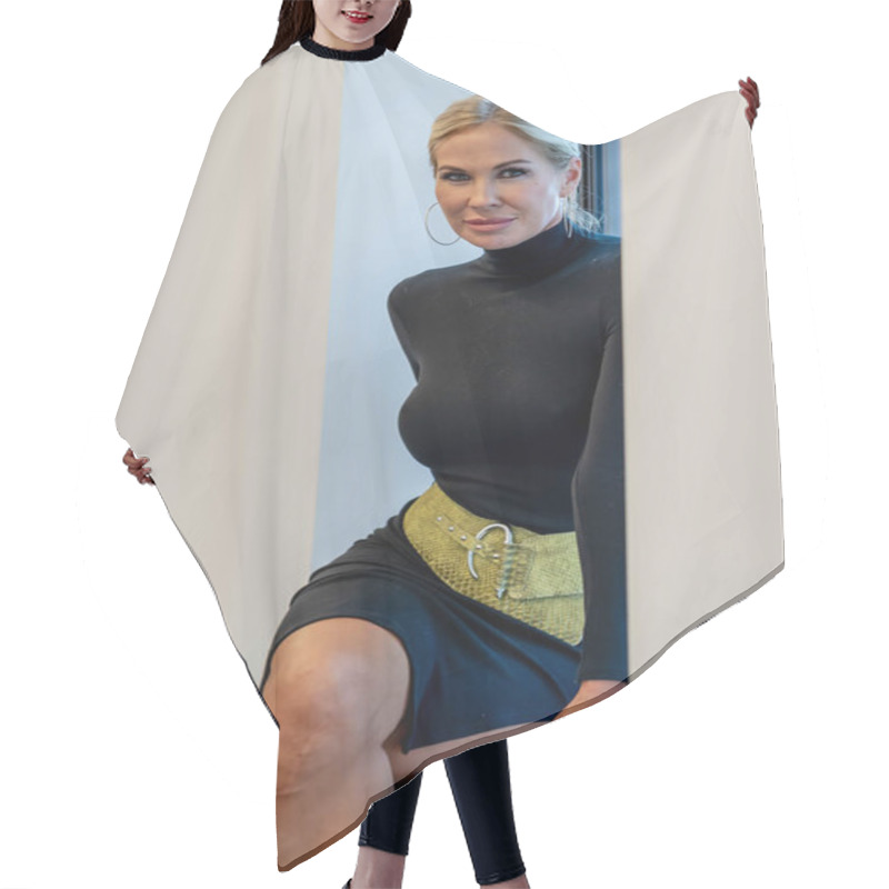 Personality  A Beautiful Blonde Woman Stands Confidently, Her Radiant Smile And Poised Demeanor Exuding Elegance. Her Graceful Stance Highlights Her Charm, Creating An Image Of Timeless Beauty And Self-assurance. Hair Cutting Cape