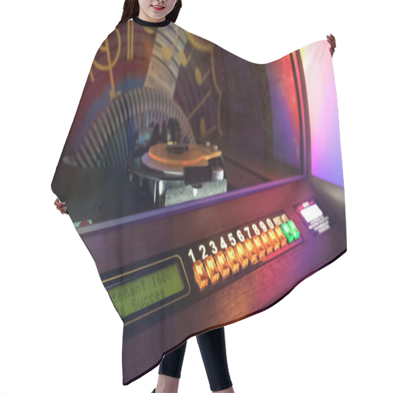 Personality  Jukebox Automatically Rearranging Discs For Playing Music With Coin Is Inserted Hair Cutting Cape