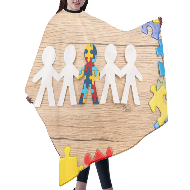 Personality  Top View Of Special Kid With Autism Among Another And Pieces Of Multicolored Puzzle On Wooden Background Hair Cutting Cape