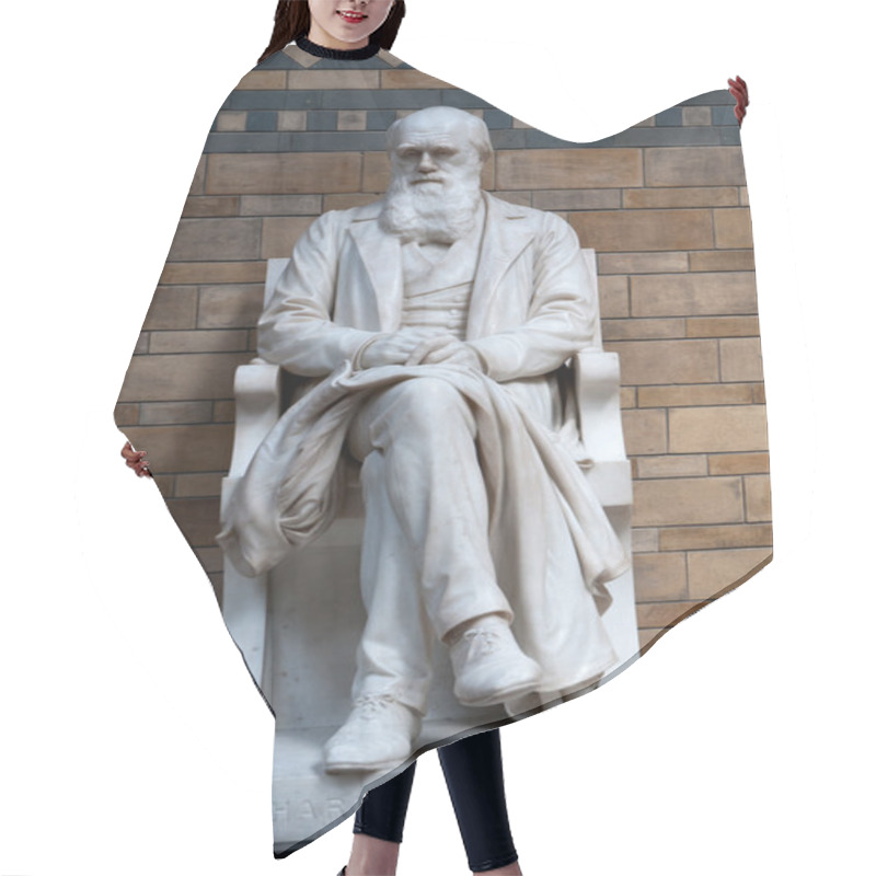 Personality  Charles Darwin Statue Hair Cutting Cape