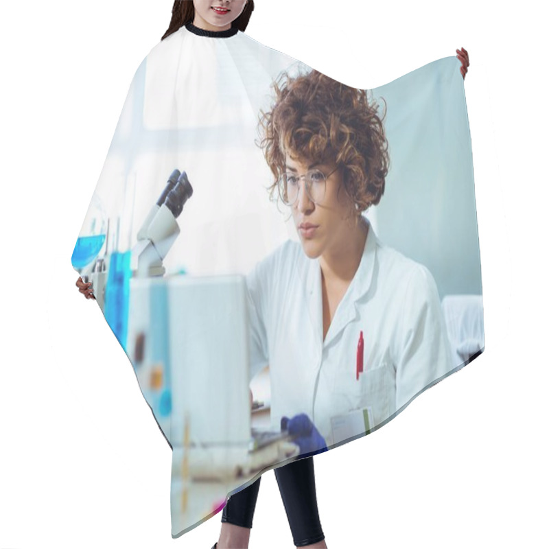 Personality  Female Scientist Working Hair Cutting Cape