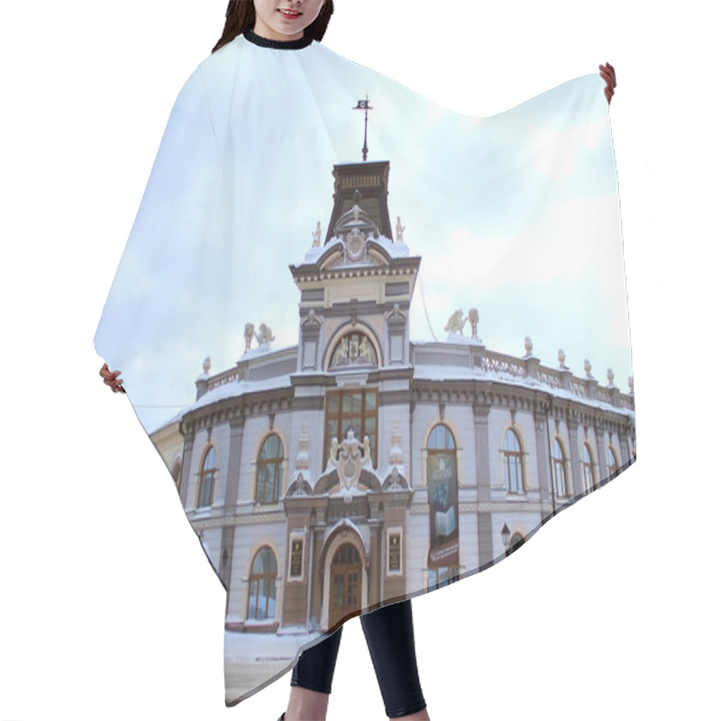 Personality  National Museum Of The Republic Of Tatarstan Hair Cutting Cape