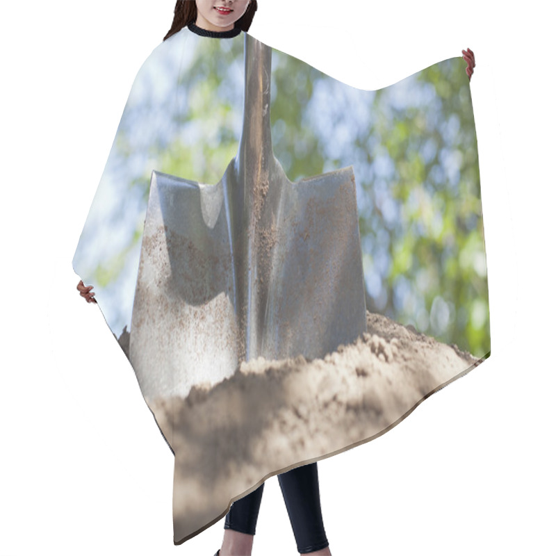 Personality  Shovel And Dirt Hair Cutting Cape