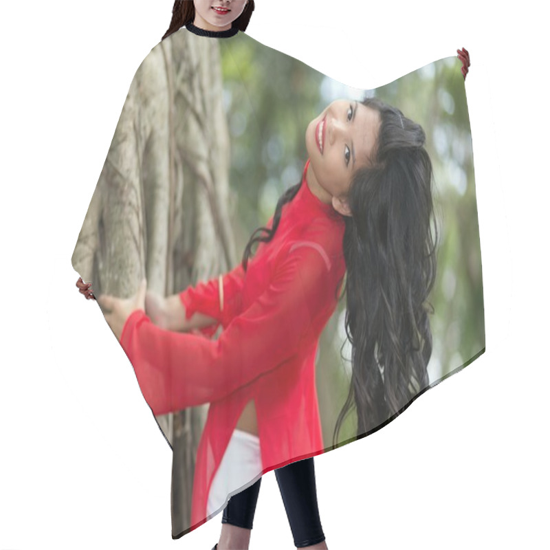 Personality  Charming Vietnamese Woman Hair Cutting Cape