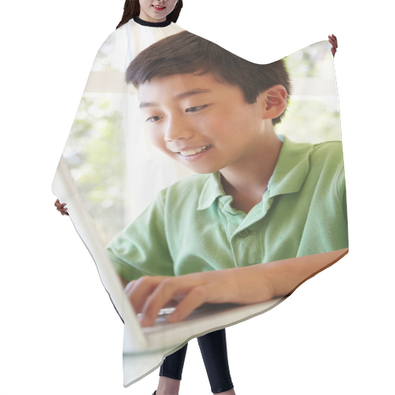 Personality  Asian Boy Using Laptop Hair Cutting Cape