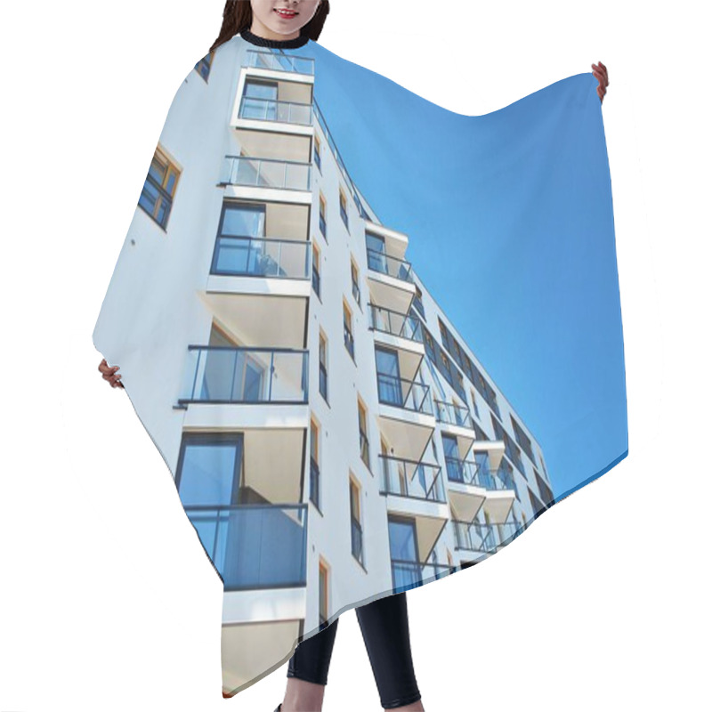 Personality   Modern Apartment Building Exterior Hair Cutting Cape