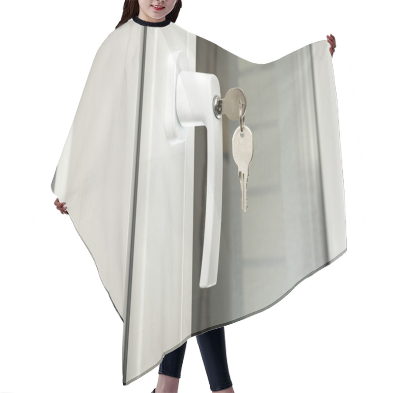 Personality  Handle Plastic Windows Hair Cutting Cape