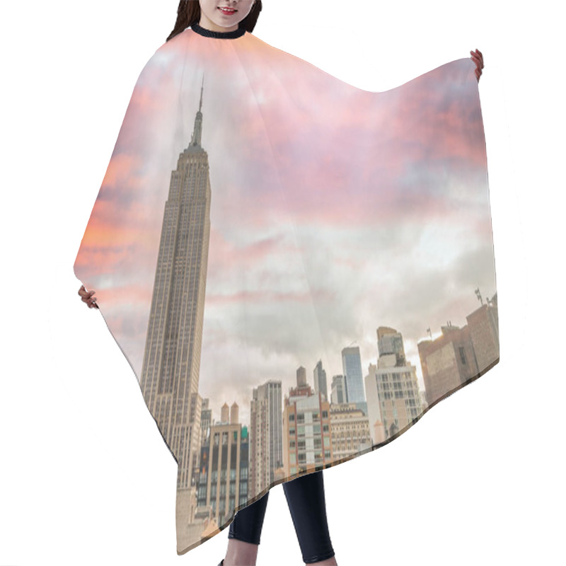 Personality  Manhattan Sunset Skyline In Autumn, New York City. Hair Cutting Cape