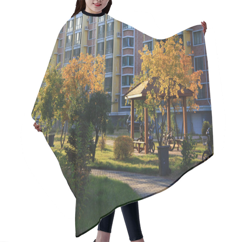 Personality  Pavilion In Residential Hair Cutting Cape