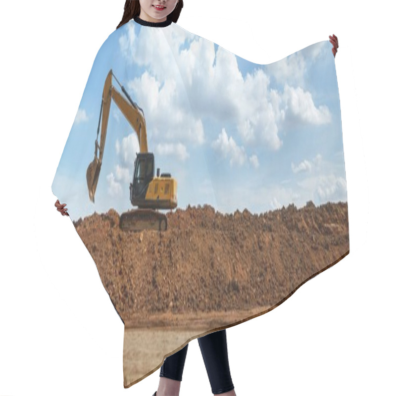 Personality  Panorama Of Excavator With Blue Sky Hair Cutting Cape