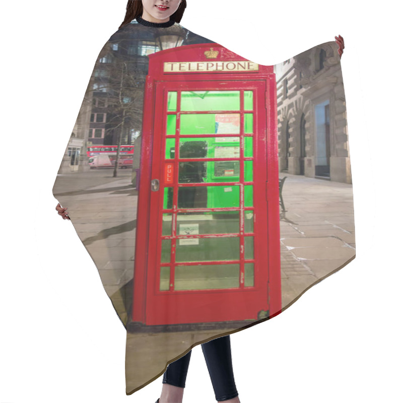 Personality  Red Royal Telephone Booth In London City Night Scene Hair Cutting Cape