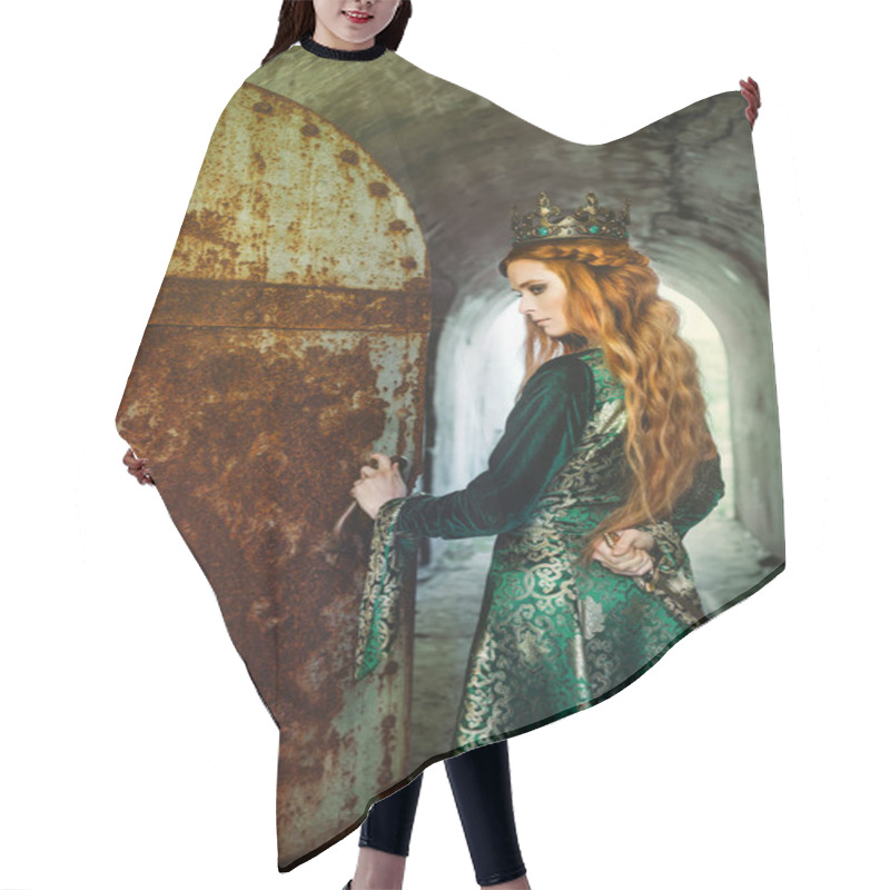 Personality  Ginger Queen Near The Castle Hair Cutting Cape