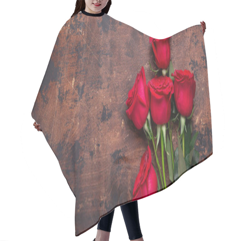 Personality  Red Rose Flowers Bouquet On Wooden Background Valentines Day Greeting Card Copy Space Top View Hair Cutting Cape