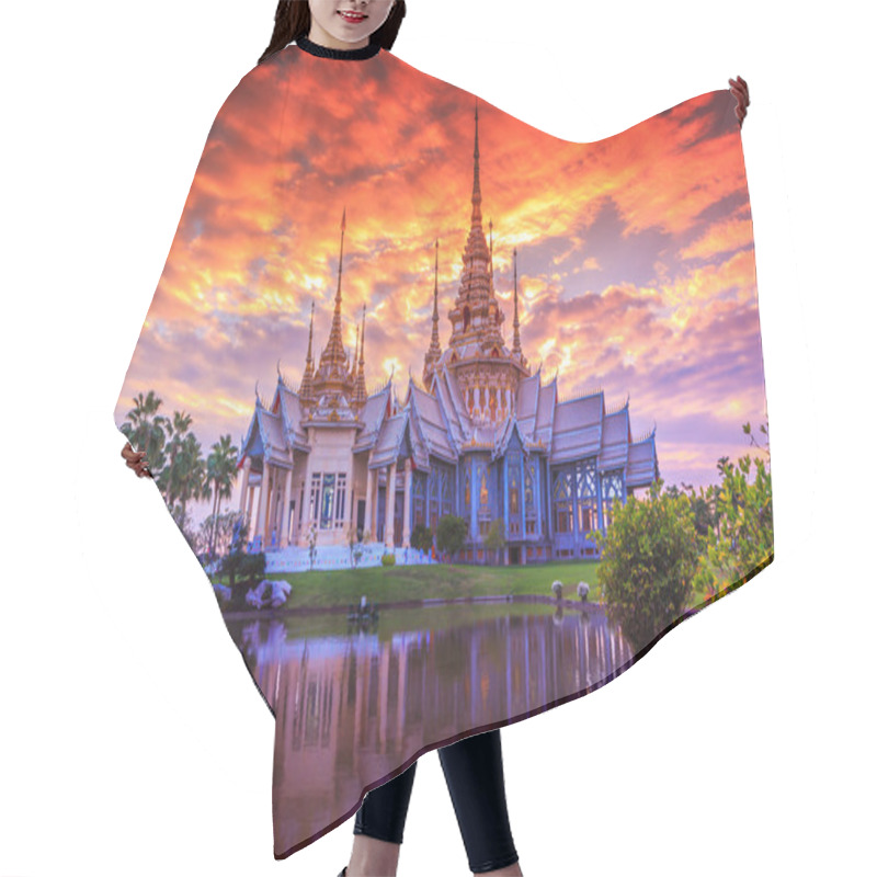 Personality  Temple  Wat Thai At Sunset Hair Cutting Cape