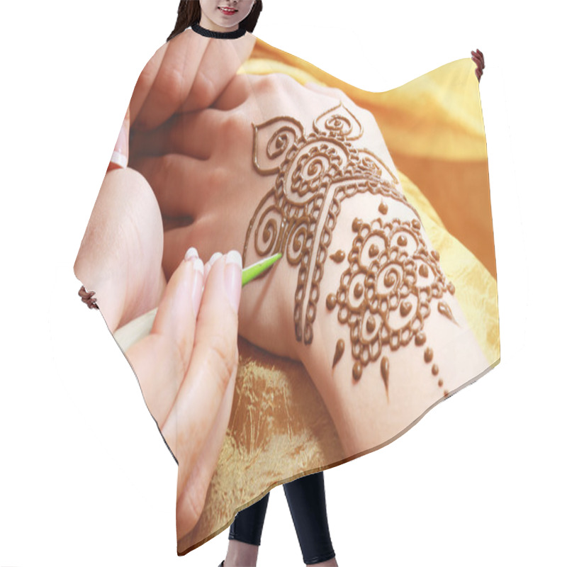 Personality  Henna Applying Hair Cutting Cape