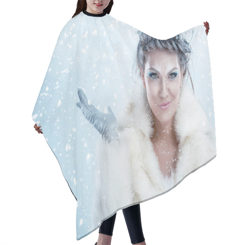 Personality  Beautiful Winter Woman Hair Cutting Cape