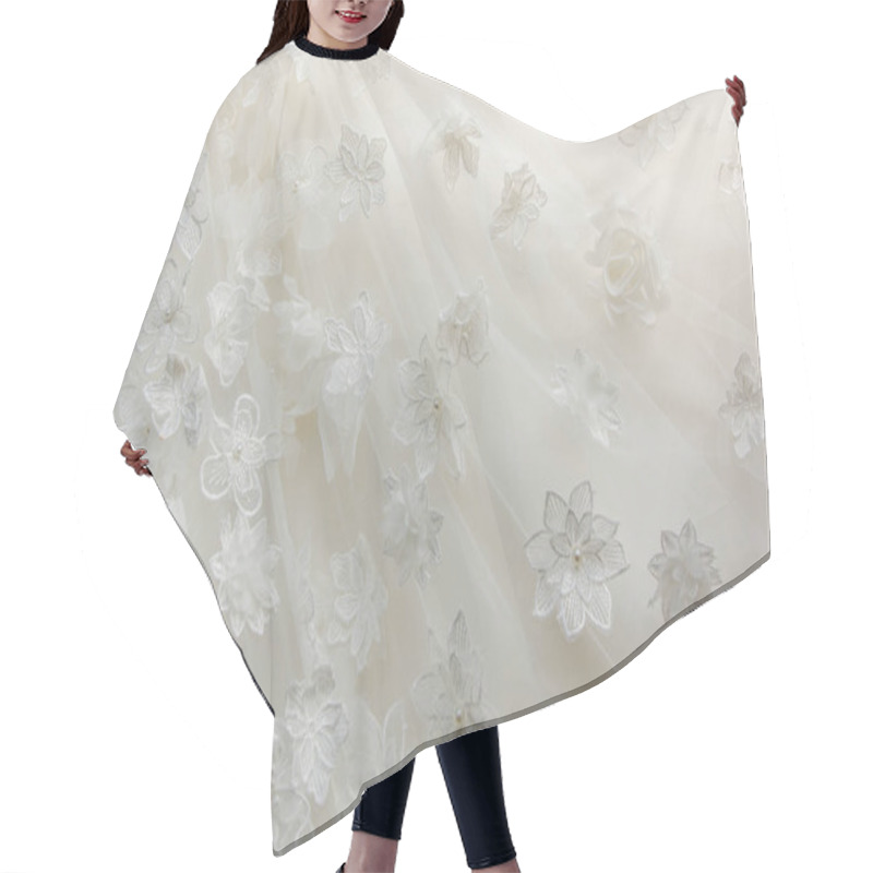 Personality  Details Of The Bride Dress Fabric And Beautiful Embroidery Weddi Hair Cutting Cape