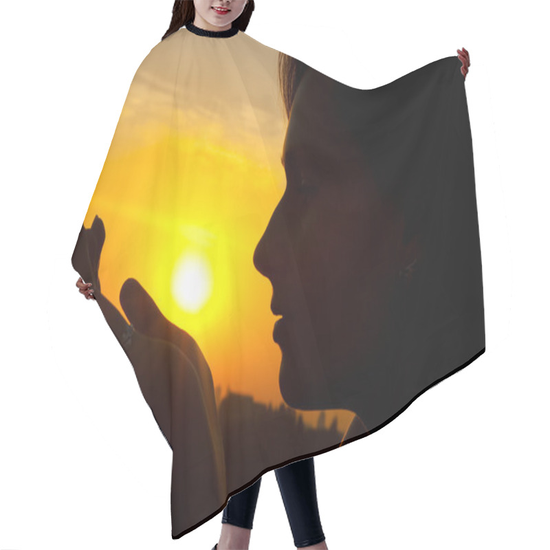 Personality  Silhouette Woman Hair Cutting Cape