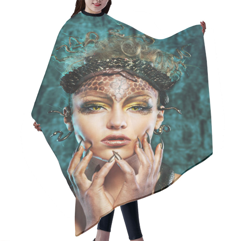 Personality  Gorgon Girl In Dungeon Hair Cutting Cape