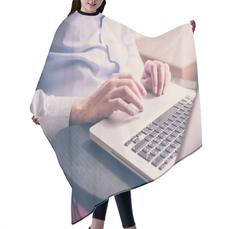 Personality  Man Using  Laptop Hair Cutting Cape