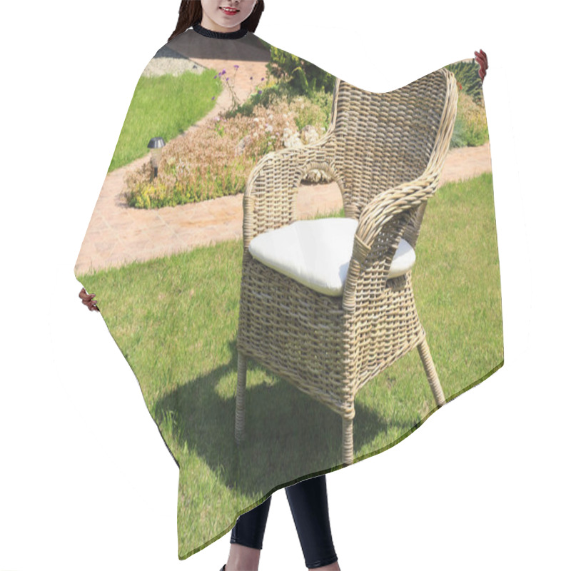 Personality  Comfortable Chair On Grass Hair Cutting Cape