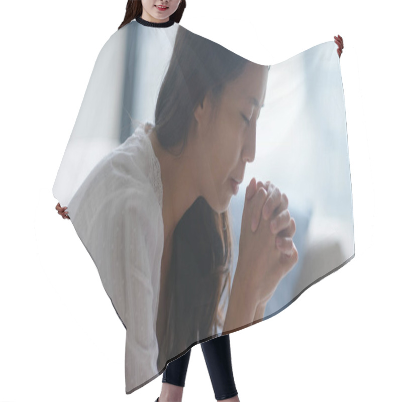 Personality  Woman Pray To God At Home Hair Cutting Cape