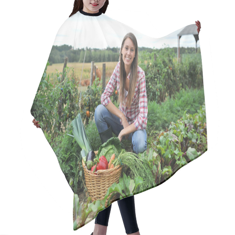 Personality  Woman Knelt In Vegetable Garden Hair Cutting Cape