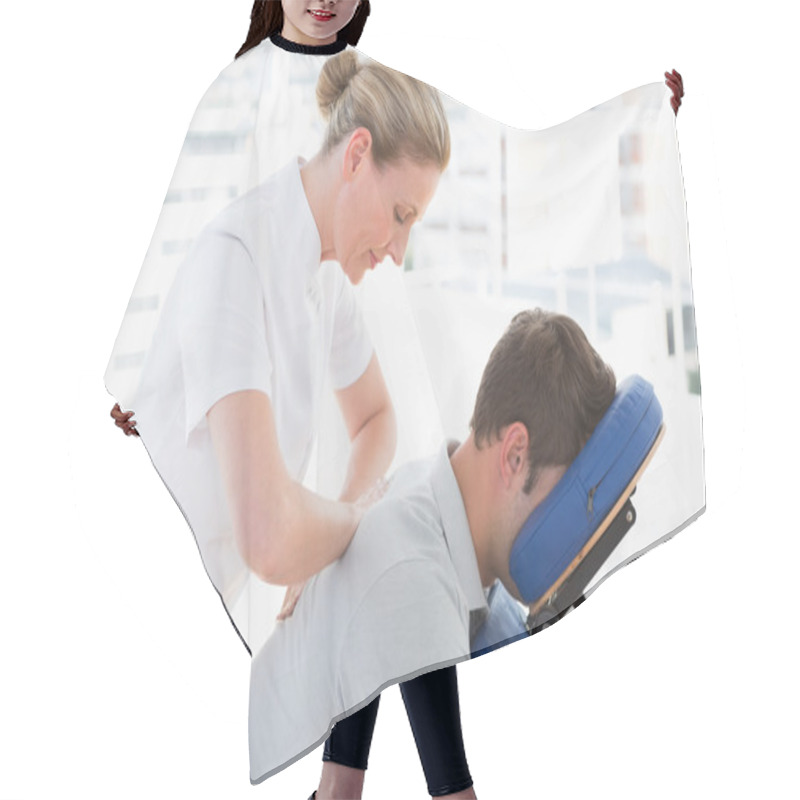 Personality  Man Having Back Massage Hair Cutting Cape