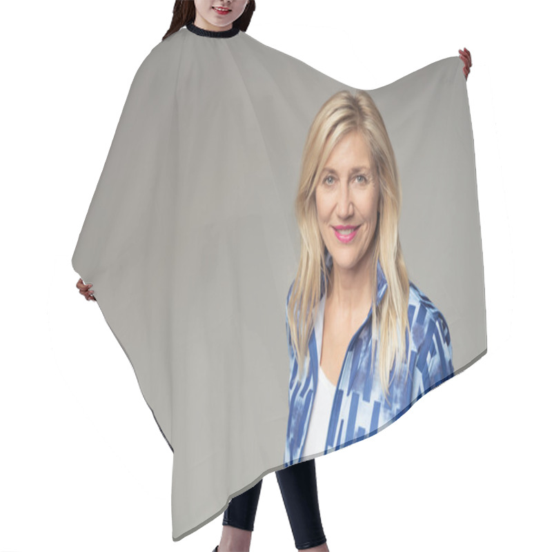 Personality  Smiling Business Woman Hair Cutting Cape