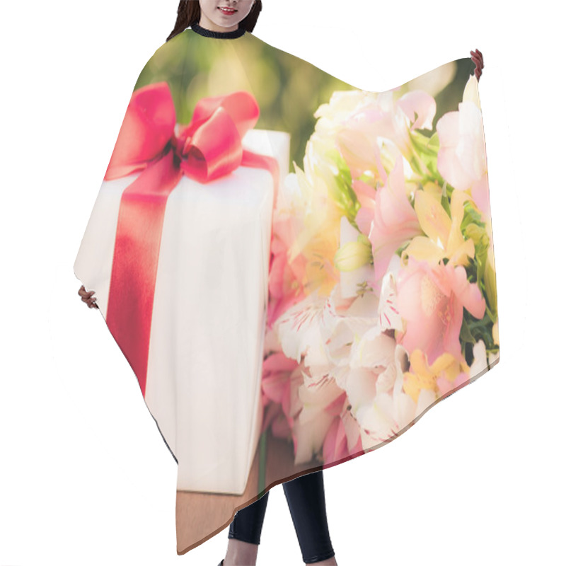 Personality  Gift Box And Flowers Hair Cutting Cape