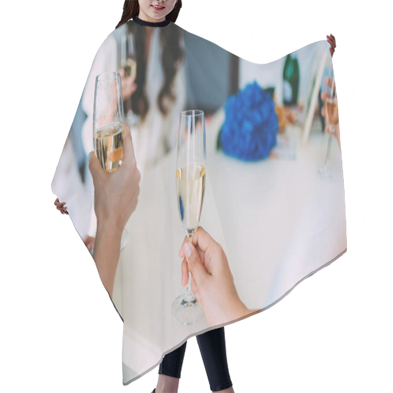 Personality  Bridesmaids Celebrate And Drink Champagne From Wineglasses Hair Cutting Cape