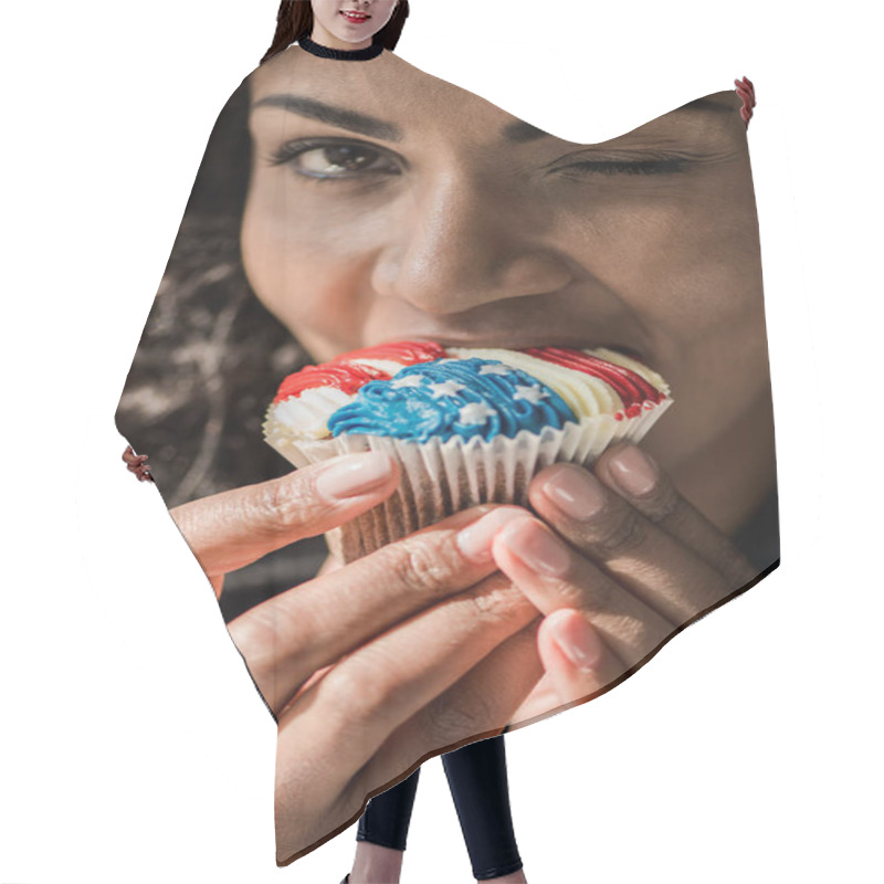 Personality  American Girl Bite Cupcake Hair Cutting Cape