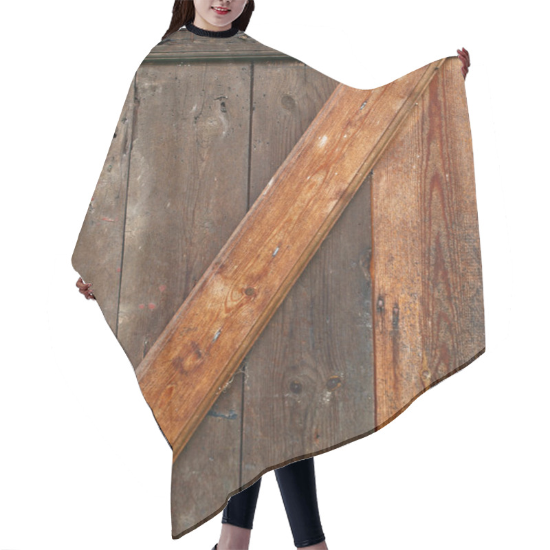 Personality  Close-up Image Of Ancient Rustic Wooden Door Hair Cutting Cape