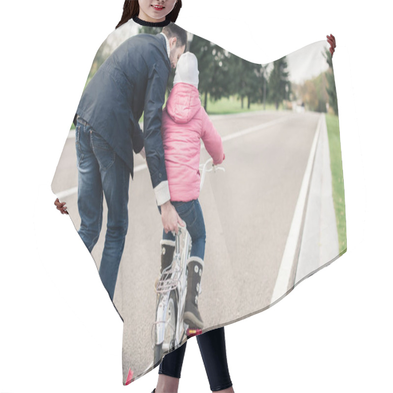 Personality  Father Teaching Daughter To Ride Bicycle Hair Cutting Cape