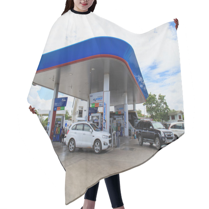 Personality  PTT Gas Station On Aug 31,14 In Thailand. PTT Is A Thai State-owned SET-listed Oil And Gas Company Which Owns Extensive Submarine Gas Pipelines In The Gulf Of Thailand. Hair Cutting Cape