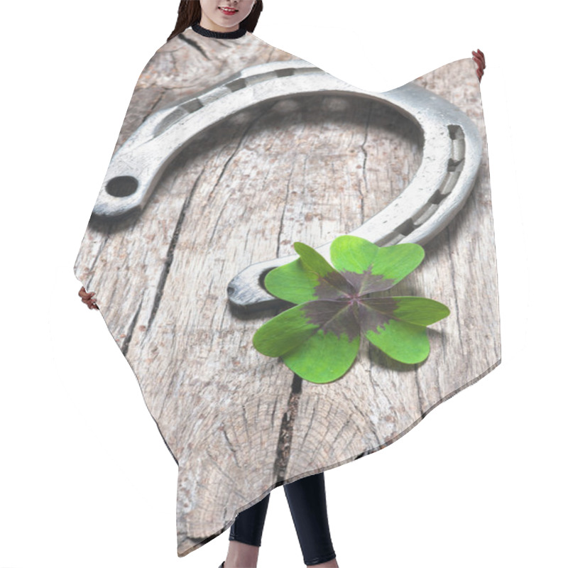 Personality  Horseshoe With A Shamrock Hair Cutting Cape