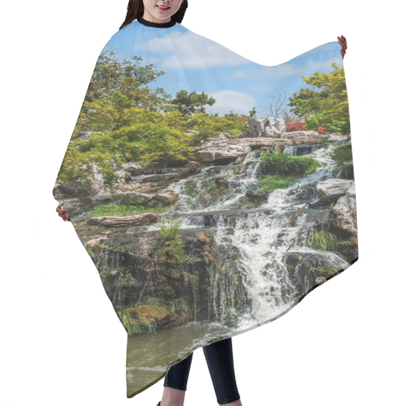 Personality  Yangzhou Slender West Lake On The Garden Waterfall Hair Cutting Cape