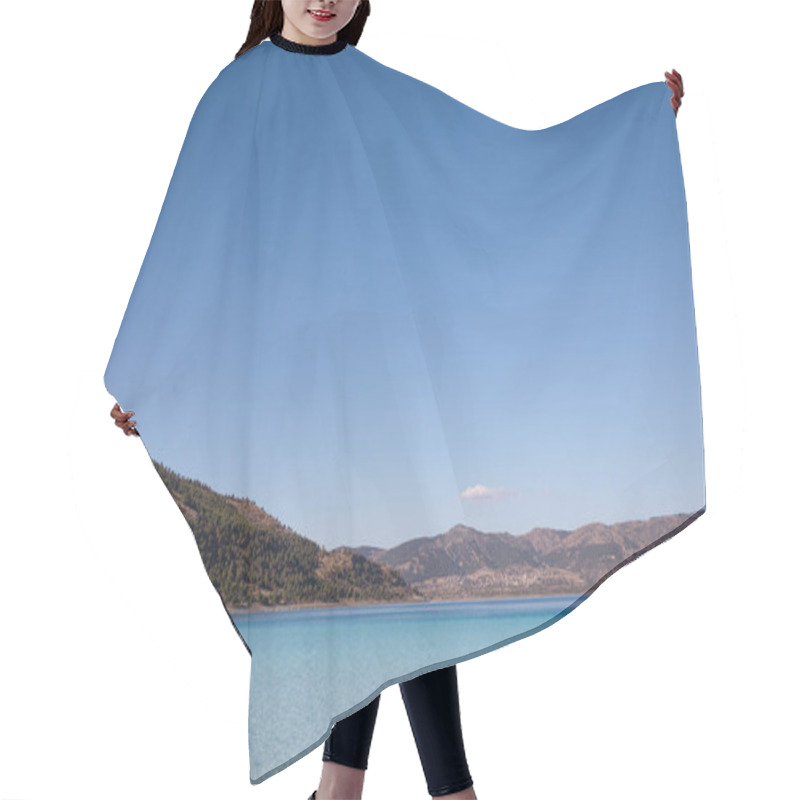 Personality  Mountains On Shore Hair Cutting Cape