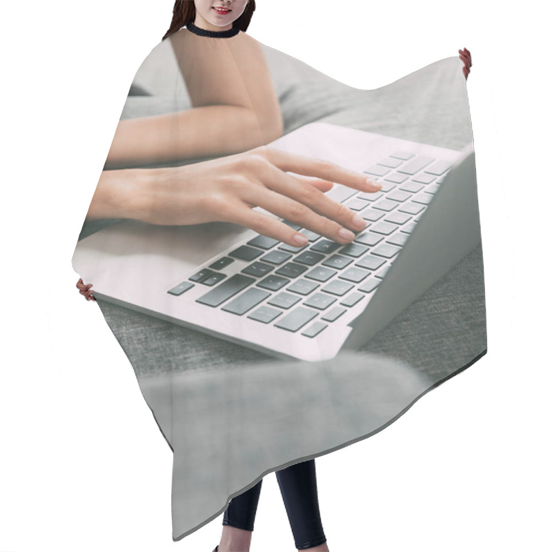 Personality  Woman Using Laptop   Hair Cutting Cape