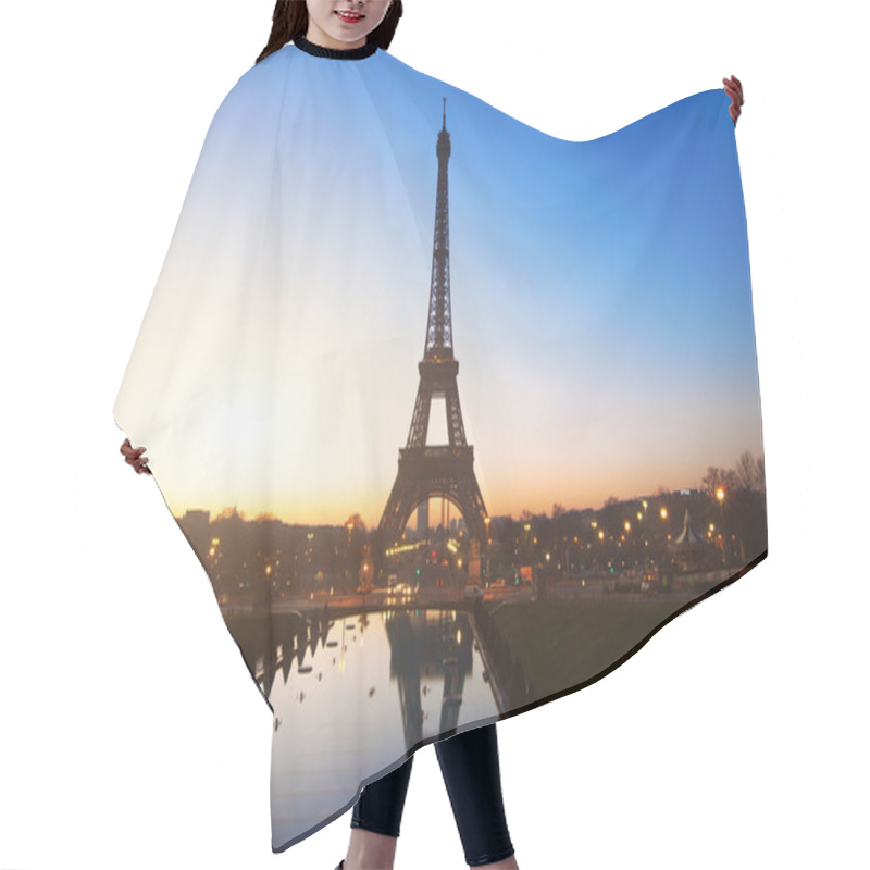 Personality  Eiffel Tower Hair Cutting Cape