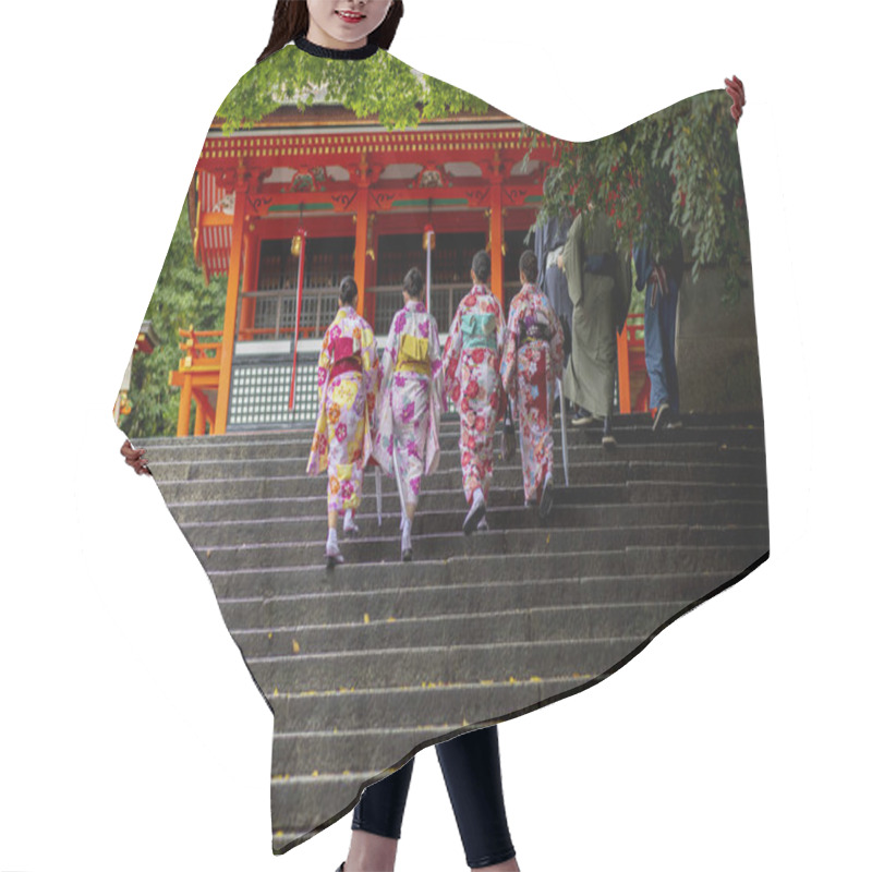 Personality  Group Of Japanese Woman Wearing Tradition Kimono Clothes  Hair Cutting Cape