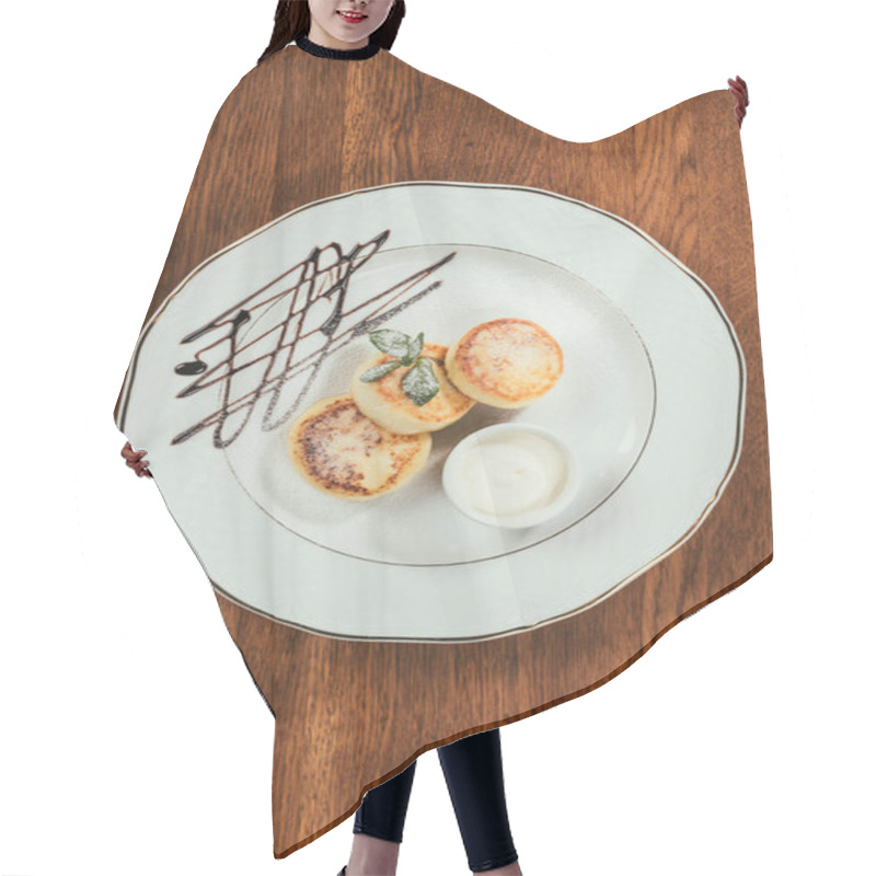 Personality  Top View Of Syrniki Served On Plate With Sour-cream On Wooden Table Hair Cutting Cape