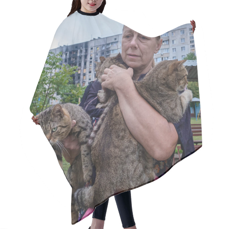 Personality  Kharkiv, Ukraine. August 4, 2022. A Woman Saving Cats Abandoned By Owners After The Building Was Hit By A Russian Missile. Hair Cutting Cape