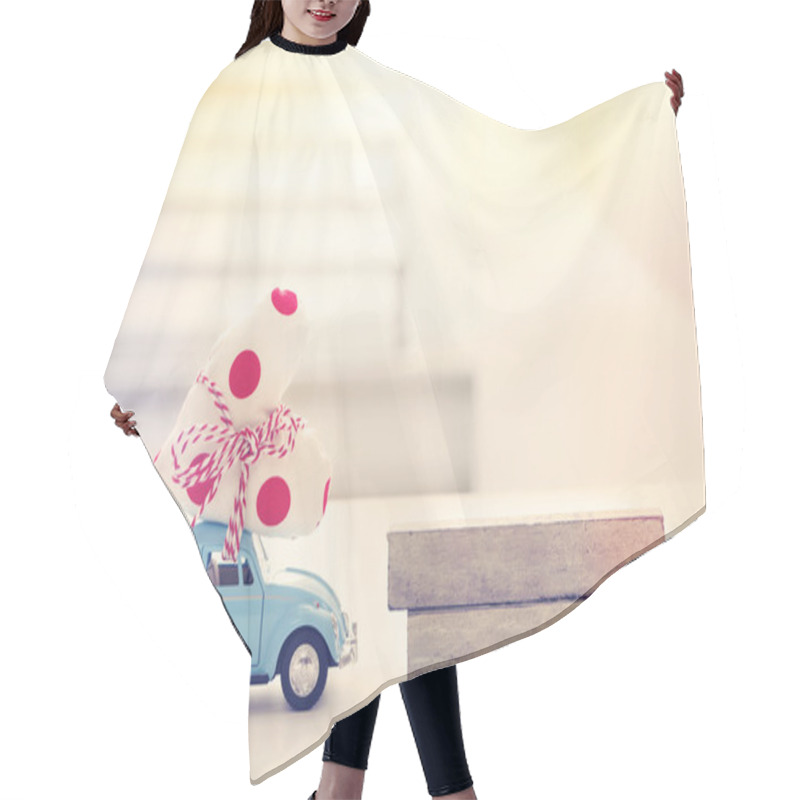 Personality  Miniature Car Carrying Heart Cushion Hair Cutting Cape