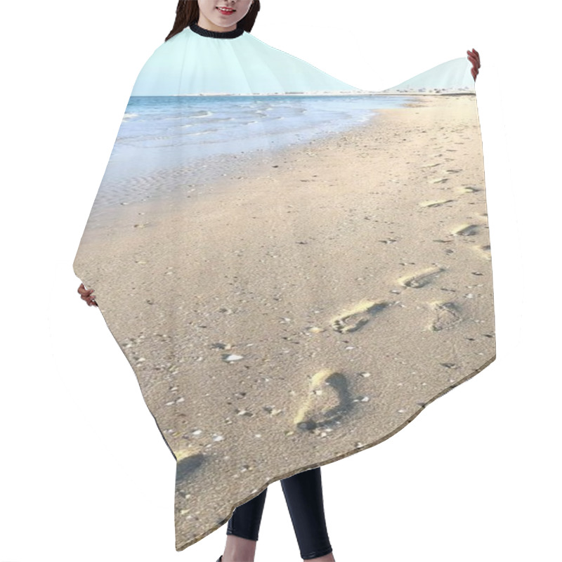 Personality  Vertical Screen:Tropical Footprints Trace Travel Paths Along Clean Sands. Clean Shores And Ocean Breezes Inspire Travel Moments. Travel Journeys Unfold Through Serene Exploration. Discovery Concept Hair Cutting Cape