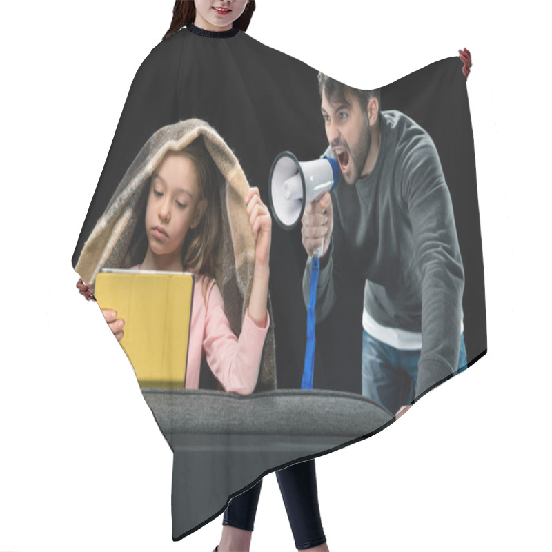 Personality  Father And Daughter Quarreling Hair Cutting Cape