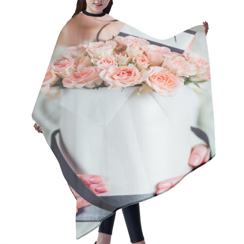 Personality   Girl Holding Bouquet With Card Delivery  Hair Cutting Cape